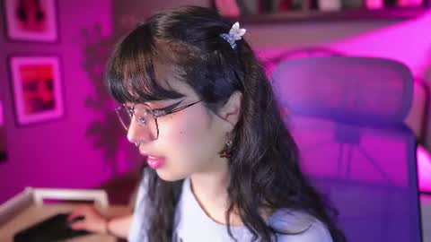 Snapshot of saphyralux chatting on July 10, 2026, 8:44 pm saphyralux online show from July 10, 2026, 8:44 pm