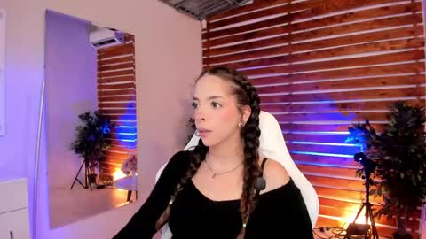 Snapshot of sapphire_venus chatting on May 11, 2026, 1:22 am Valerin online show from May 11, 2026, 1:22 am