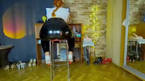 sara  foxy online show from June 3, 2026, 2:36 am