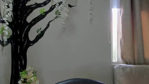    online show from September 13, 2025, 12:05 pm