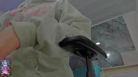 sara allenx online show from December 1, 2025, 1:49 pm