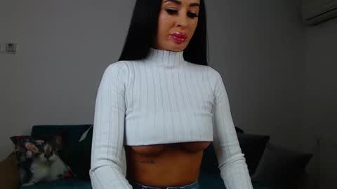 Snapshot of sara_daisy chatting on February 13, 2025, 7:03 am Im Sara I am happy to be here online show from February 13, 2025, 7:03 am