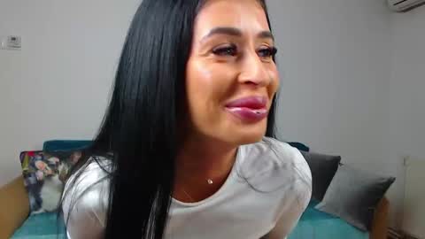 Snapshot of sara_daisy chatting on February 19, 2025, 8:10 pm Im Sara I am happy to be here online show from February 19, 2025, 8:10 pm