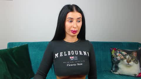 Snapshot of sara_daisy chatting on September 29, 2025, 4:56 pm Im Sara I am happy to be here online show from September 29, 2025, 4:56 pm