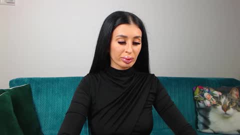 Snapshot of sara_daisy chatting on December 14, 2025, 5:29 pm Im Sara I am happy to be here online show from December 14, 2025, 5:29 pm