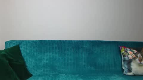 Im Sara I am happy to be here  online show from March 19, 2026, 6:01 pm