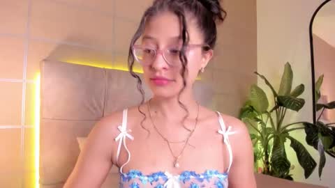 Sara  online show from March 26, 2026, 12:33 pm