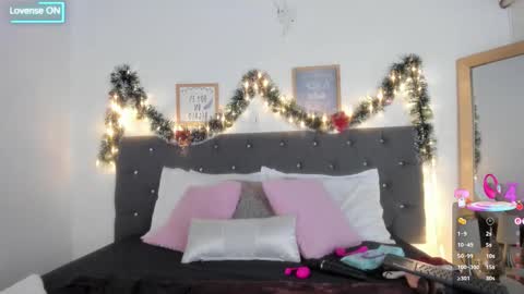 Sara  online show from December 15, 2025, 5:50 pm