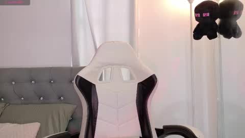 Snapshot of sara_queen9 chatting on February 24, 2026, 6:17 pm Sara online show from February 24, 2026, 6:17 pm