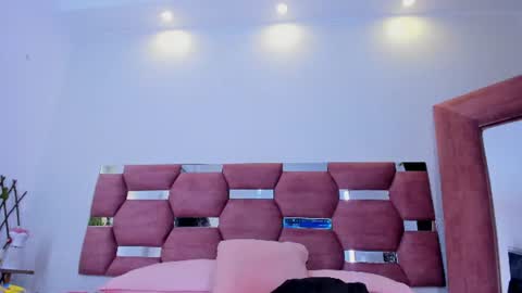 sara_sm1th_ online show from July 14, 2026, 11:38 am