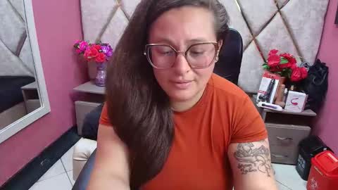 sara_thonson_ online show from November 26, 2025, 3:24 pm