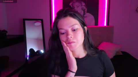 Snapshot of sara_valderrama_ chatting on February 12, 2026, 11:49 am sara_valderrama_ online show from February 12, 2026, 11:49 am