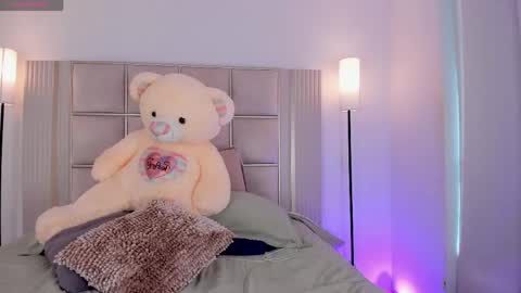 Sara Miller  online show from April 22, 2026, 5:58 pm