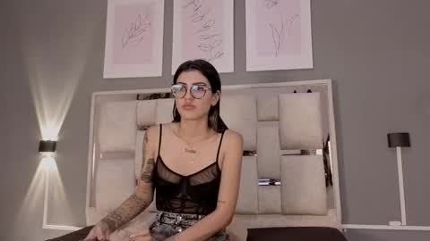 Snapshot of saraa_nix chatting on November 15, 2025, 3:04 am sara online show from November 15, 2025, 3:04 am