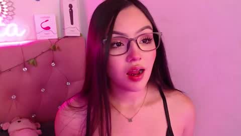 Snapshot of saraa_swett chatting on October 21, 2025, 3:46 pm online show from October 21, 2025, 3:46 pm