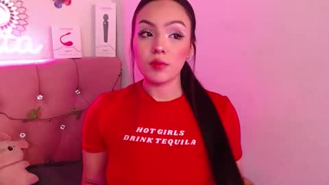 Snapshot of saraa_swett chatting on October 22, 2025, 3:45 pm online show from October 22, 2025, 3:45 pm