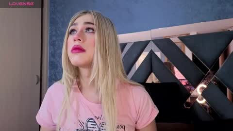 Snapshot of saraah_queen chatting on October 14, 2025, 4:13 am Sarah online show from October 14, 2025, 4:13 am