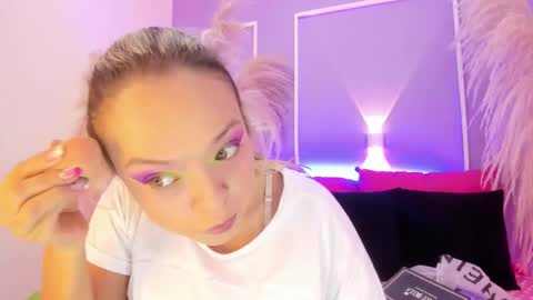 Snapshot of saraavila_ chatting on October 17, 2025, 8:22 pm SaraAvila online show from October 17, 2025, 8:22 pm