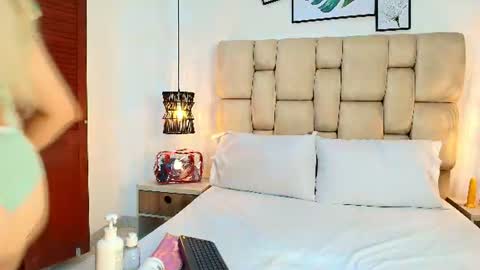 sarablonde_t online show from July 30, 2026, 8:08 pm