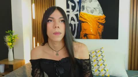 Snapshot of saracutie_ chatting on April 19, 2026, 8:00 pm Sara online show from April 19, 2026, 8:00 pm