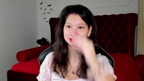 SaraDenars online show from November 17, 2025, 5:24 am