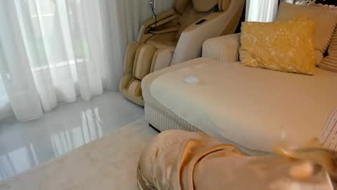saradiamond01 online show from May 17, 2026, 8:12 am