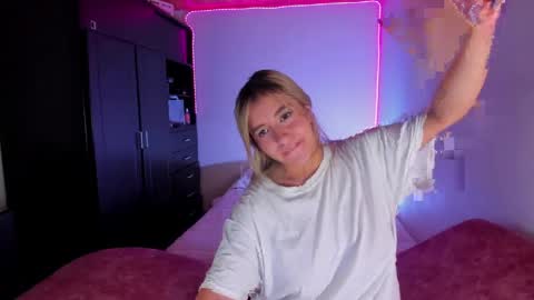 saradiazxxx online show from April 11, 2026, 5:01 am