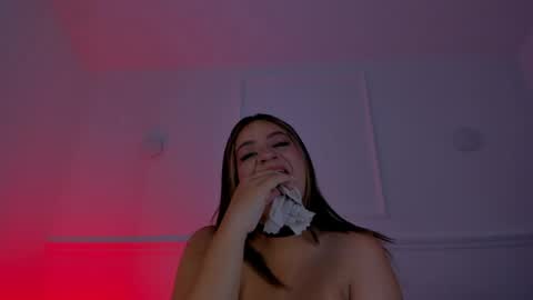 Sarah Bonneth online show from April 11, 2026, 11:47 am