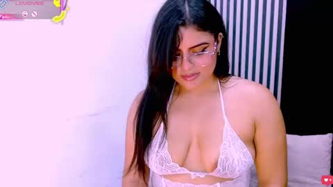 Snapshot of sarah_cream chatting on September 19, 2025, 10:32 pm Sarah online show from September 19, 2025, 10:32 pm