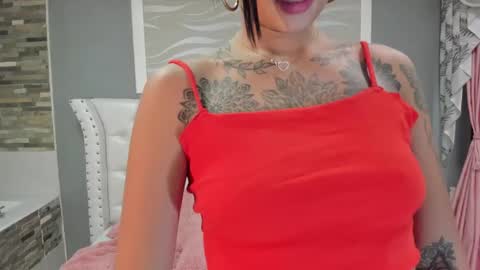 Snapshot of sarah_curtis chatting on February 5, 2025, 12:20 am Sarah online show from February 5, 2025, 12:20 am