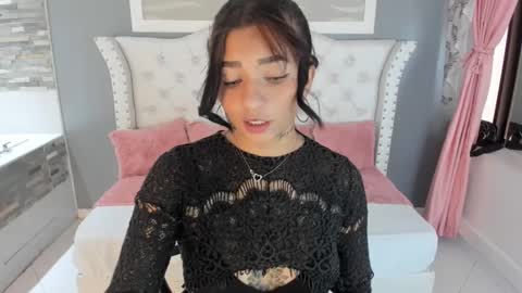 Snapshot of sarah_curtis chatting on March 7, 2025, 9:06 pm Sarah online show from March 7, 2025, 9:06 pm