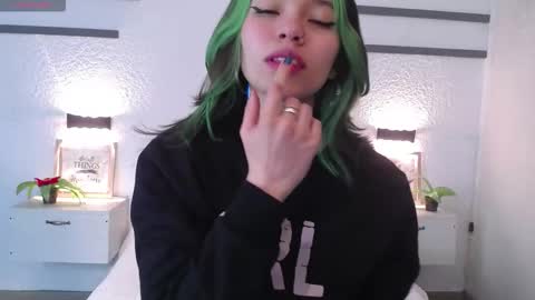 Snapshot of sarah_cute028 chatting on February 24, 2026, 2:37 pm Sarah online show from February 24, 2026, 2:37 pm