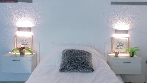 Snapshot of sarah_cute028 chatting on April 9, 2026, 1:27 pm Sarah online show from April 9, 2026, 1:27 pm