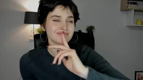 Sarah online show from May 14, 2026, 3:52 pm