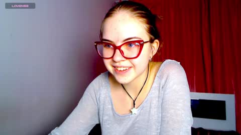 Snapshot of sarah_hs chatting on December 9, 2024, 6:25 pm Sarah online show from December 9, 2024, 6:25 pm