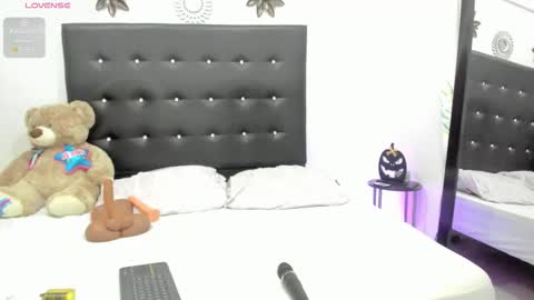 sarah_lowee online show from October 22, 2025, 12:11 am