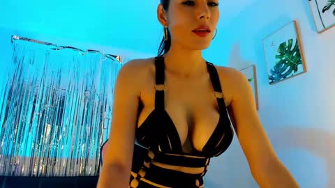 Snapshot of sarah_perez1 chatting on March 7, 2025, 11:27 pm INSTAGRAM...sarah22 p online show from March 7, 2025, 11:27 pm