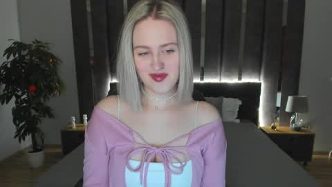 Snapshot of sarah_soul chatting on December 23, 2024, 12:57 am Sarah online show from December 23, 2024, 12:57 am