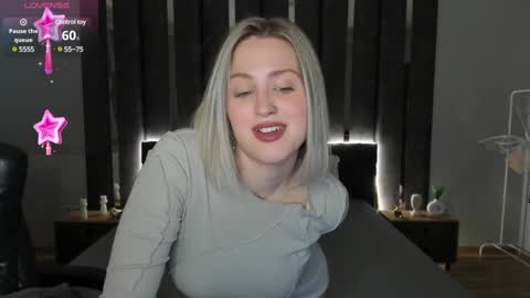 Snapshot of sarah_soul chatting on January 24, 2025, 12:42 am Sarah online show from January 24, 2025, 12:42 am