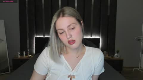 Snapshot of sarah_soul chatting on February 5, 2025, 12:53 am Sarah online show from February 5, 2025, 12:53 am