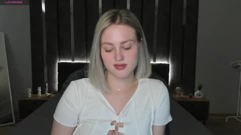 Snapshot of sarah_soul chatting on February 5, 2025, 6:56 am Sarah online show from February 5, 2025, 6:56 am