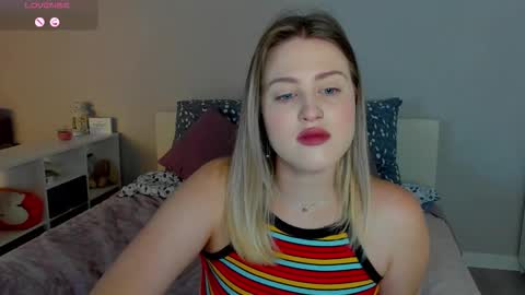 Snapshot of sarah_soul chatting on September 11, 2025, 1:17 am Sarah online show from September 11, 2025, 1:17 am