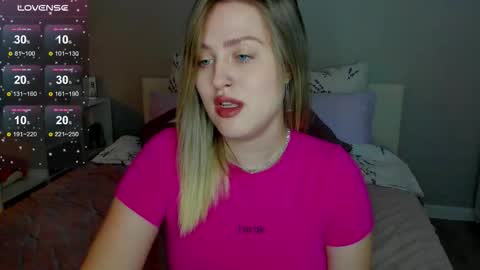 Snapshot of sarah_soul chatting on October 7, 2025, 12:41 am Sarah online show from October 7, 2025, 12:41 am