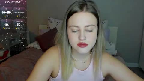 Snapshot of sarah_soul chatting on October 8, 2025, 12:08 am Sarah online show from October 8, 2025, 12:08 am