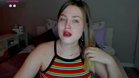 Snapshot of sarah_soul chatting on October 10, 2025, 11:59 pm Sarah online show from October 10, 2025, 11:59 pm