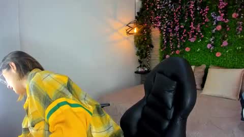 Sarah Deyvis online show from December 4, 2025, 11:08 am