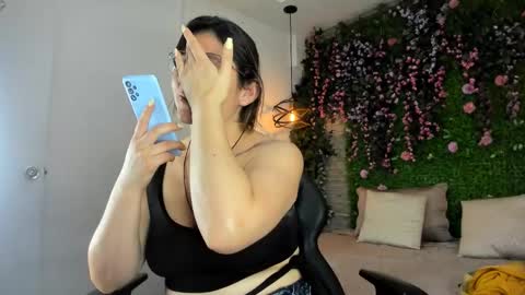 Sarah Deyvis online show from December 16, 2025, 3:17 pm