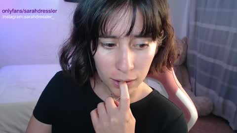 Snapshot of sarahdressler chatting on December 8, 2024, 6:22 am sarahdressler online show from December 8, 2024, 6:22 am