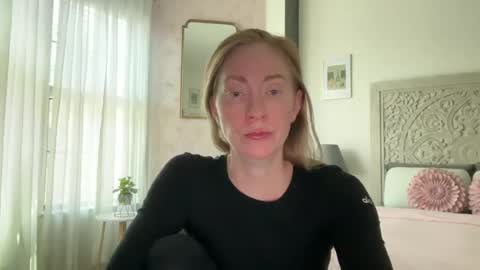 Sarah online show from June 17, 2026, 6:42 pm