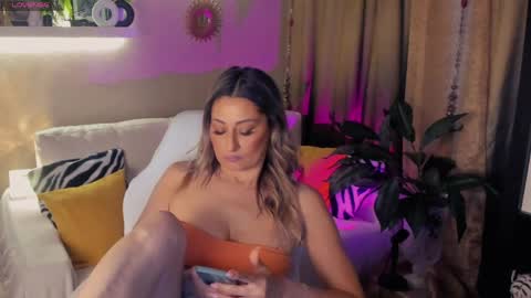Divine Sarah NONUDE model online show from May 16, 2026, 4:28 pm